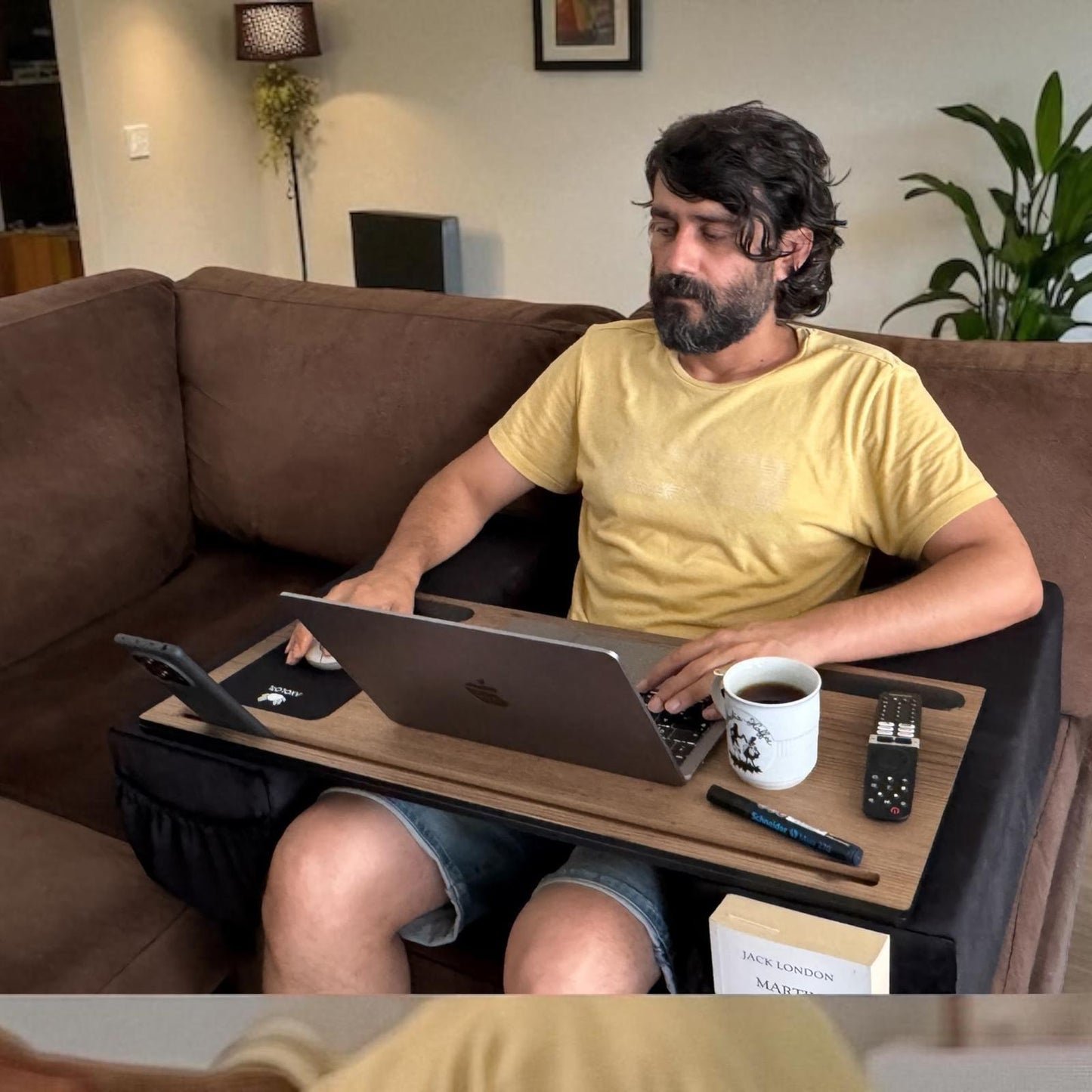 Axolotl Throne – Extra Wide Ergonomic Laptop & Couch Desk with Cushions for Laptops and Wireless Peripherals