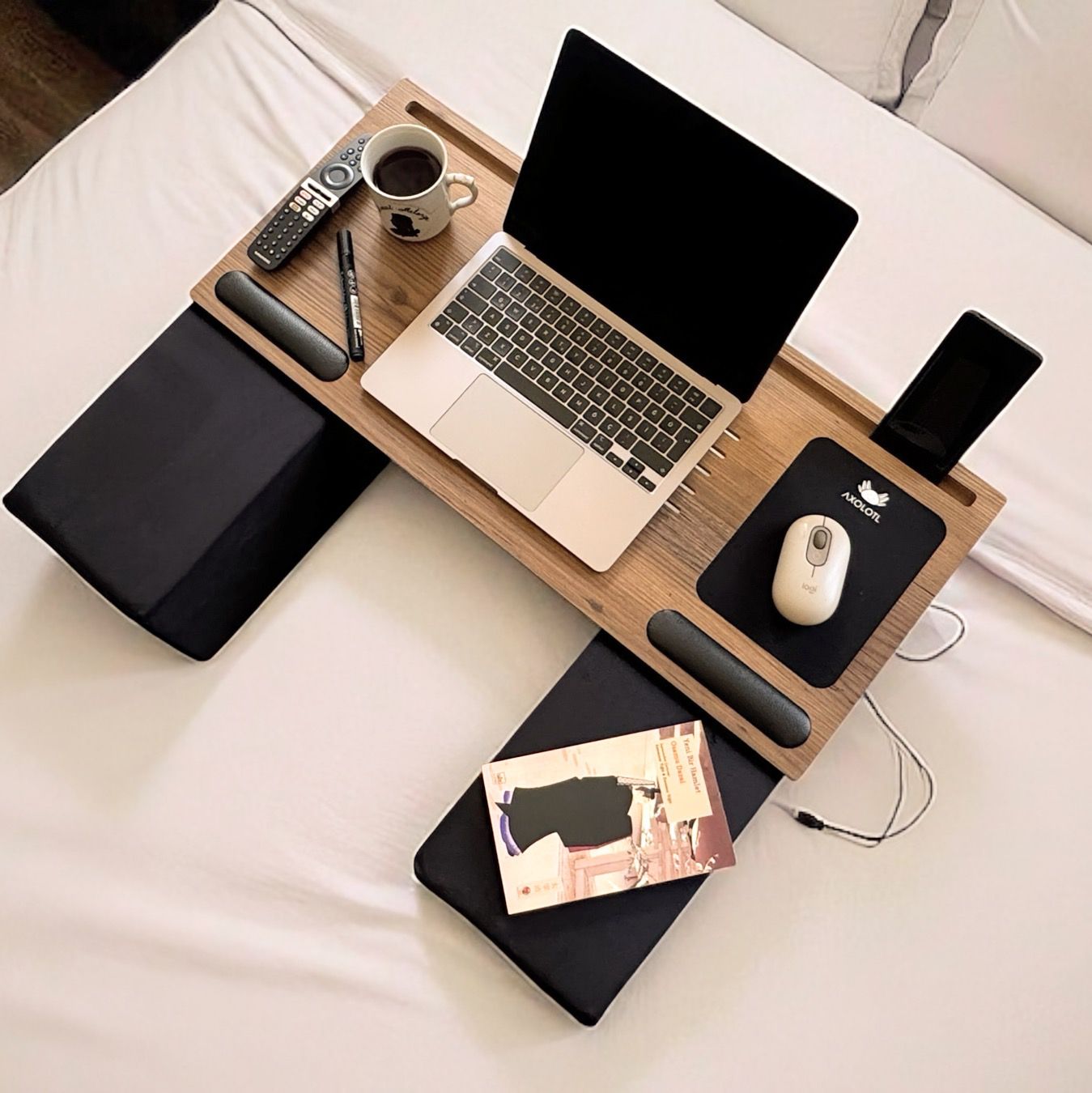 Axolotl Throne – Extra Wide Ergonomic Laptop & Couch Desk with Cushions for Laptops and Wireless Peripherals