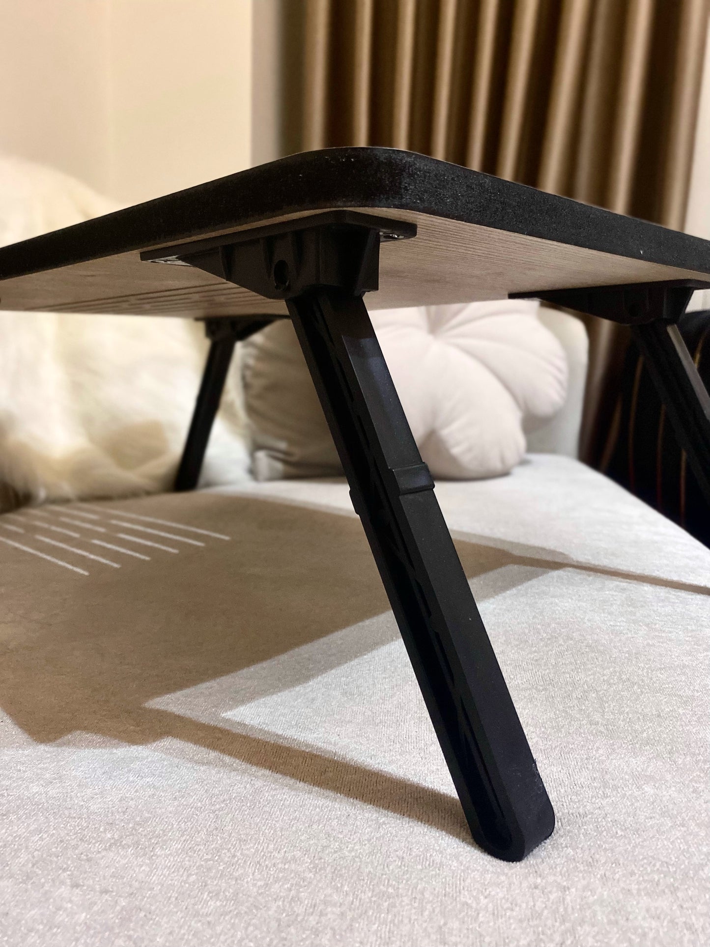Axolotl Fold Away Bed Tray Safir - Lap Desk with Mouse Pad - Bed Desk - Foldable Lap Tray - Breakfast Tray with Phone Compartment - Gift (Kopya)